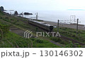 羽越本線 あつみ温泉-五十川/日本海 鈴漁港付近を走る上り普通列車GV-E400系(後追い) 新緑 130146302