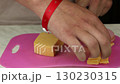 I put the ingredients on the sandwich with the cook's hands. 130230315