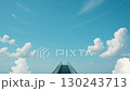 青空へと続く未来的な階段を上るビジネスマン 130243713