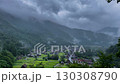 白川郷の合掌造り集落・夏の雨と霧に包まれた風景（4K） 130308790