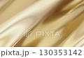 拋光金金屬紋理的抽象背景，斜切，反射平滑，複製空間寬 130353142