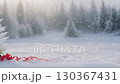 雪の森と可愛いスノーマンのクリスマスシーン 130367431