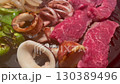ホットプレートで焼かれる美味しそうな牛肉 130389496