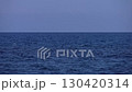 潮の流れが速い海と水平線 130420314
