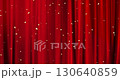 紅色窗簾和金色五彩紙屑（可無限循環） 130640859