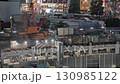 夜のネオンで賑わう渋谷の中心部　駅舎の大規模な再開発工事が進行中  |  渋谷駅 東京 130985122