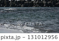スーパースロー映像：夏の青い海と、打ち寄せる波を手持ち撮影 131012956
