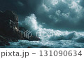 大海波濤洶湧，海浪猛烈地拍打著岩石 131090634