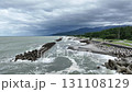 9月になり曇りがちになってきた下新川海岸の離岸堤と波 131108129