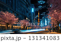 未來城市一排櫻花樹的景色，以及東京鐵塔的景色 131341083