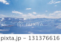循環影片：波光粼粼的水面與美麗的天空形成鮮明對比 131376616