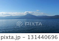 九月的支笏湖 南岸的平靜水面和蔚藍的天空 惠庭山的景色 131440696