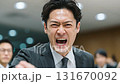 怒りの表情で叫ぶビジネスマン、怒り、激怒、感情表現、抗議、パワハラ 131670092