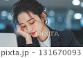 疲労困憊のオフィスレディ、疲れ、眠気、集中力の低下、女性 131670093