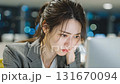 疲労困憊の女性社員、悩み苦しむ姿、仕事、疲労、ストレス。 131670094