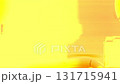 帶有劇烈扭曲的黃色圖形的抽象的背景動畫 131715941