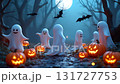 ハロウィンで踊る幽霊とコウモリ 131727753