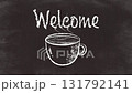 粉筆風格的“歡迎”動畫/咖啡杯和熱氣騰騰的黑板設計（黑色背景） 131792141