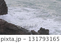 海浪拍打著岩石 131793165