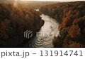 秋色の森を流れる川上を滑るドローン 夕暮れの温かい光 131914741