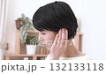 耳の聞こえが悪い女性 突発性難聴 耳の聞こえが悪い女性 突発性難聴 132133118