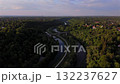 Luftaufnahme der mittelalterlichen Burg Gruenwald uber dem Isartal bei Muenchen. Mit der Gruenwalder Isarbruecke, Fluss, Kanal, Sommerlandschaft und bayerischem Kulturerbe 132237627