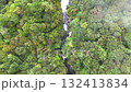 秋保瀑布的垂直水流與蔥鬱的綠意（從正上方俯瞰） 132413834