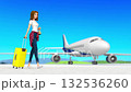 飛行機に乗って旅行に出かける女性。彼女は途切れることなく永遠に歩き続けます。 132536260