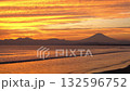 Sunset on Kugenumakaigan and Mt. Fuji 132596752