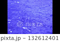 やわらかな青い水面の波紋と光の反射 | 癒しの抽象背景動画 132612401