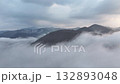 福島の雲海に浮かぶ山々 ― 幻想的で神秘的なドローン空撮映像 132893048