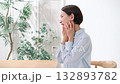 歯が痛む女性 132893782