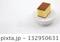 在白色背景的旋轉攝影棚中拍攝的日式卡斯蒂拉蛋糕 132950631