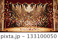 豪華な舞台、赤いカーテンが開きキラキラが舞う 133100050