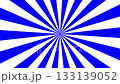 回転する白と紺色の放射線 133139052