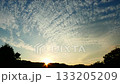 日落時分，美麗而壯麗的自然景色，每一刻都在變化。 133205209