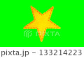 大きく小さく左右に揺れ動く星ループ動画(黄色) 133214223