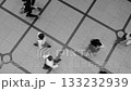 大阪梅田の商業施設前のコンコースを歩く人々 133232939