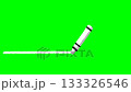 白いクレヨンで左から右に線を引く 133326546