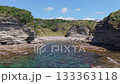 「千葉・鵜原理想郷｜海岸線から海へ後退し入り江全景を捉える空撮映像」 133363118