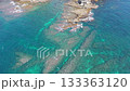 「千葉・鵜原理想郷｜上空から海と岩場を斜め下に捉えゆっくり前進する空撮映像」 133363120