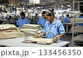 在亞洲工廠工作的女性 133456350
