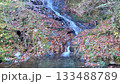 落葉紛飛,五助瀑布清澈美麗 落葉紛飛,五助瀑布清澈美麗 133488789