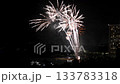 ホノルルのビーチで毎週金曜日に打ち上げられる花火ショ、11月2025年 133783318