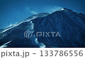 [8K to 4K] The harsh face of Mount Fuji in mid-winter, reflected in the blowing snow and accumulated snow 133786556
