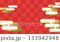 紅色方格圖案和金色雲朵 133942948