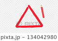 用紅色鉛筆繪製三角形的動畫，背景透明，有 alpha 通道 134042980