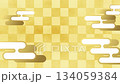金色棋盤格和雲朵 134059384