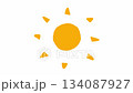 暖かい太陽のアニメーション。白背景。 134087927