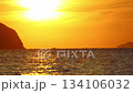 the sun is sinking into the sea. possible to accelerate the image stream. 134106032